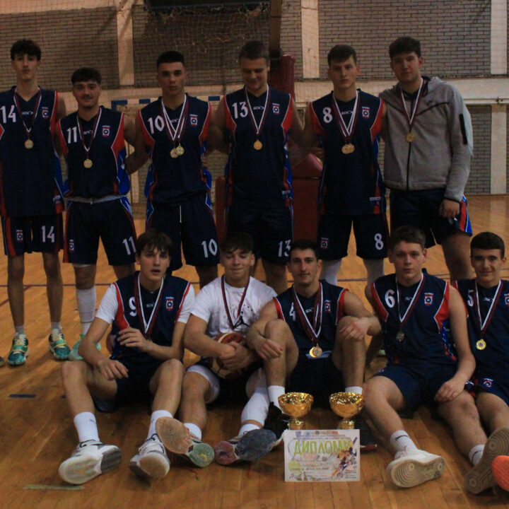 Pobeda na okružnom takmičenju iz košarke i basketa